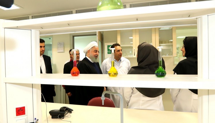 تاکید رییس جمهوری بر کیفیت تولید دارو تاکید رییس جمهوری بر کیفیت تولید دارو