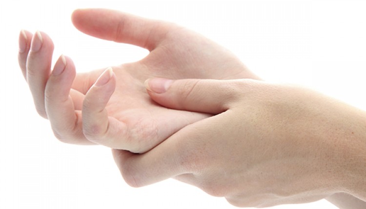 علل خارش نگشتان دست و پا چیست؟