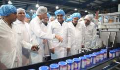 بازدید وزیر بهداشت از کارخانه تولید شیرخشک ایران در قزوین <img src="/images/picture_icon.gif" width="16" height="13" border="0" align="top"> بازدید وزیر بهداشت از کارخانه تولید شیرخشک ایران در قزوین <img src="/images/picture_icon.gif" width="16" height="13" border="0" align="top">