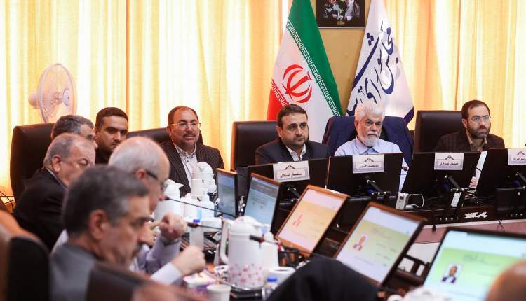 اعضای کمیسیون بهداشت مجلس برای کمبود دارو و شیرخشک با مسوولان سازمان غذا و دارو جلسه تشکیل داد