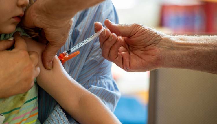 وزارت بهداشت می‌گوید حذف شده، CDC همچنان توصیه می‌کند