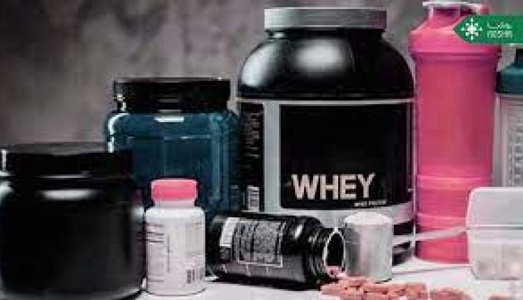 سالمخبر: سازمان غذا و دارو طی نامهای رسمی به دانشگاههای علوم پزشکی کشور، از کشف و شناسایی چندین فراورده بدنسازی و ویتامینی با نام تجاری اوج بلند سیمرغ خبر داده و دستور فراخوان فوری و جمعآوری آنها از سطح عرضه را صادر کرده است.