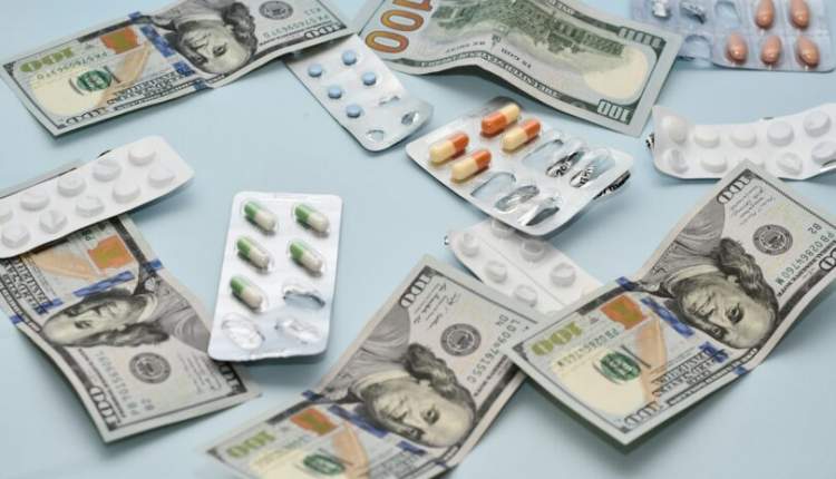 زنگ خطر انحراف بودجه دارو؛ توزیعکنندگان در صف پیگیری مطالبات ۷۰ همتی زنگ خطر انحراف بودجه دارو؛ توزیعکنندگان در صف پیگیری مطالبات ۷۰ همتی